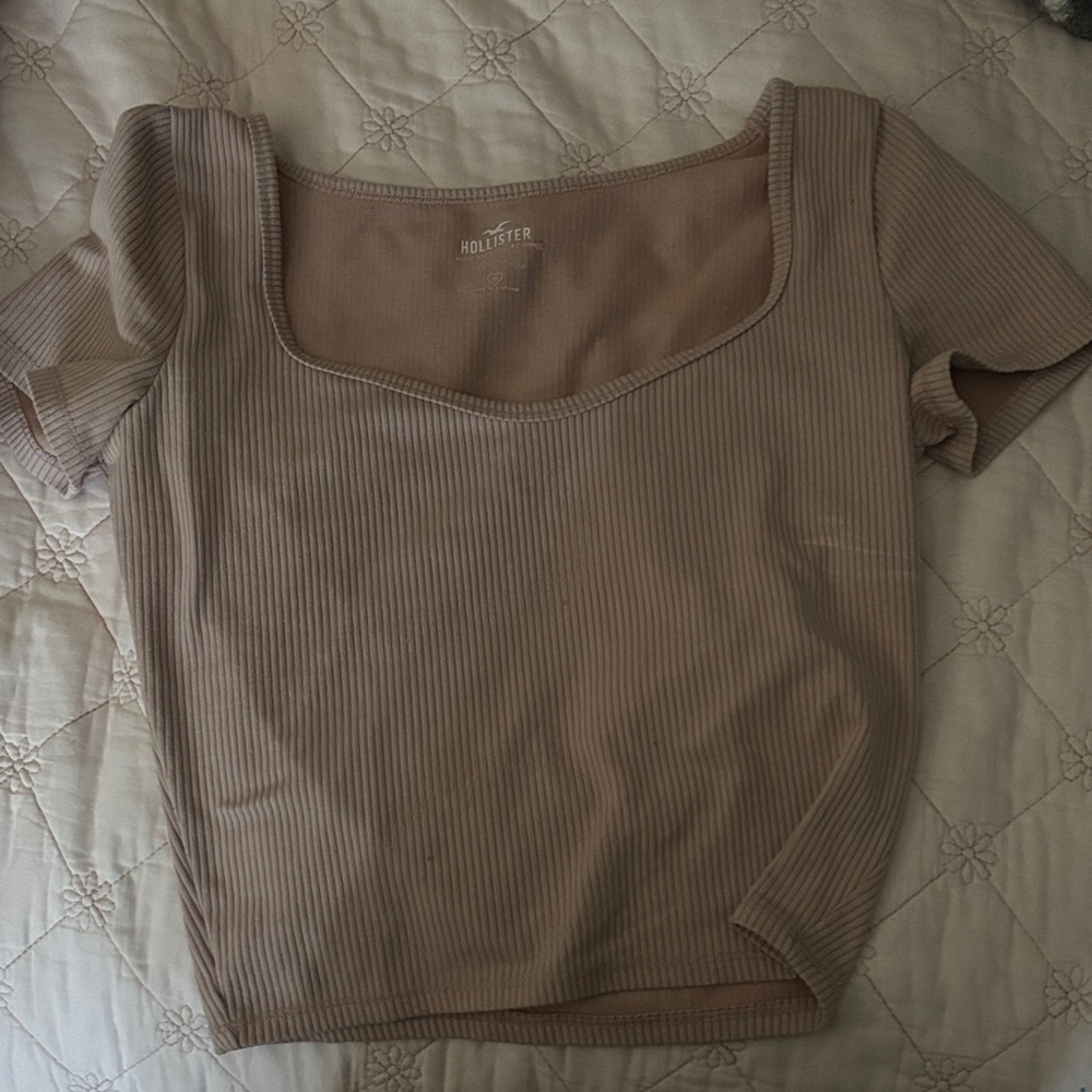 Hollister Women's Beige Ribbed Short Sleeve Top